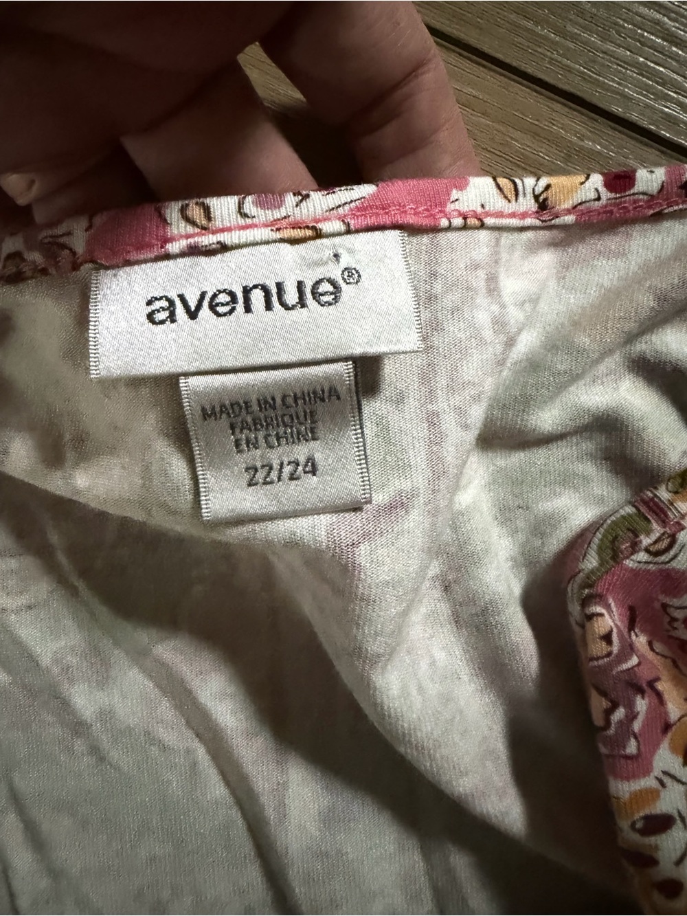 AVENUE Floral Patchwork Tunic Top EUC - Picture 4 of 5